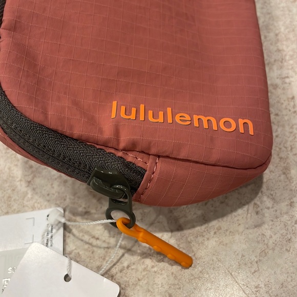 Lululemon Mini Everywhere Belt Bag - Brier Rose - Picture 3 of 8